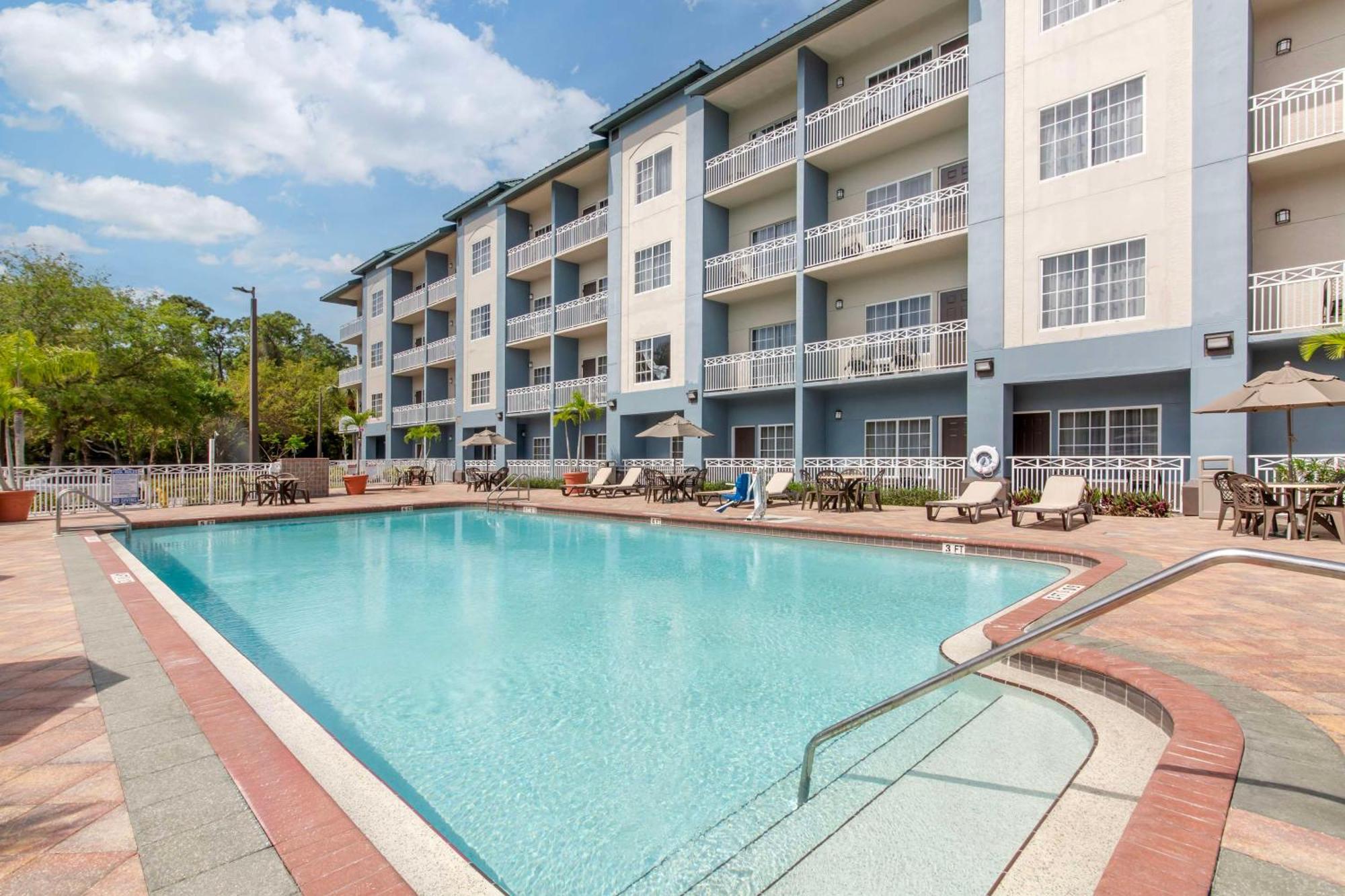 Best Western Naples Plaza Hotel Exterior photo