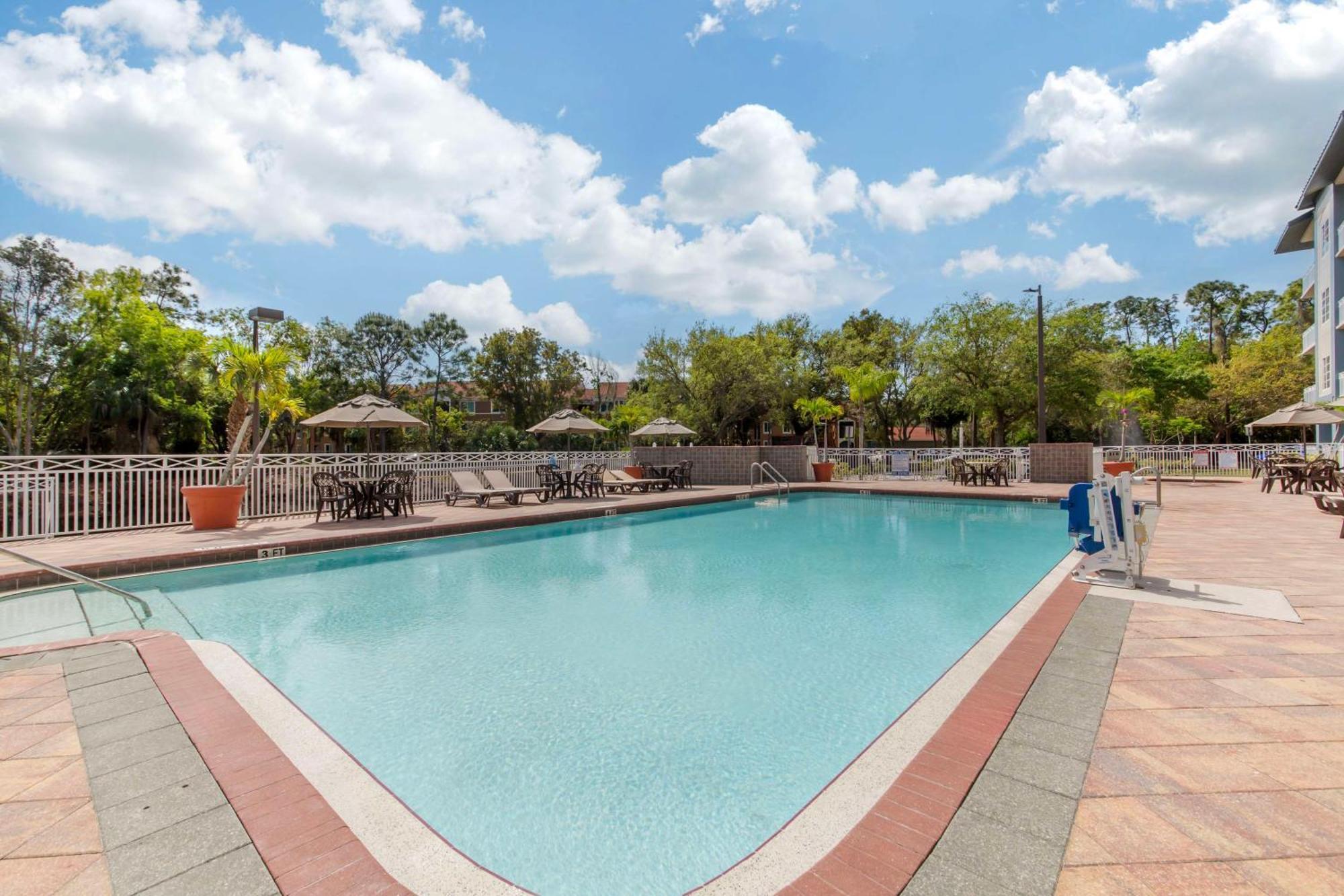 Best Western Naples Plaza Hotel Exterior photo